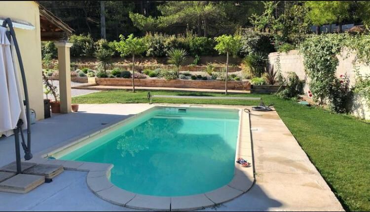 access-vert-apres-tour-piscine-pose-de-gazon