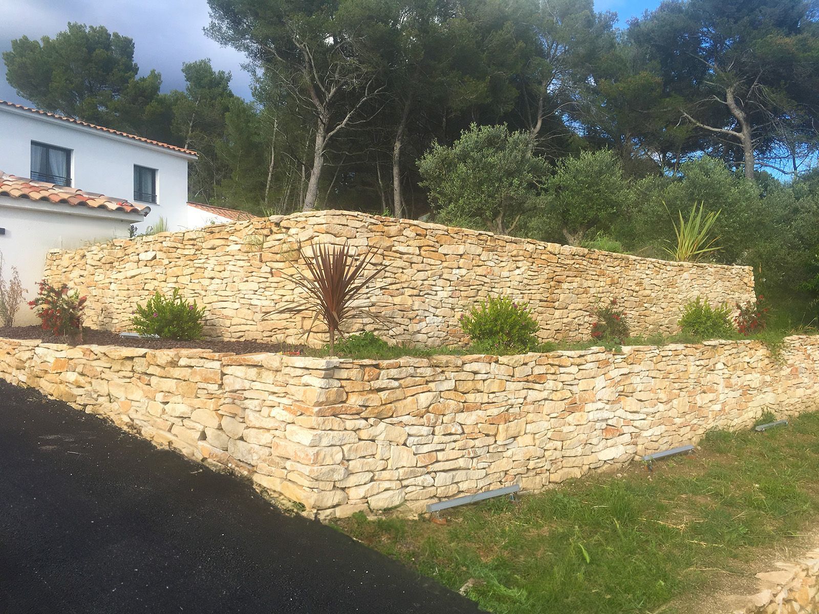 Access-Vert-Apres-Mur-pierres-seches-ventabren