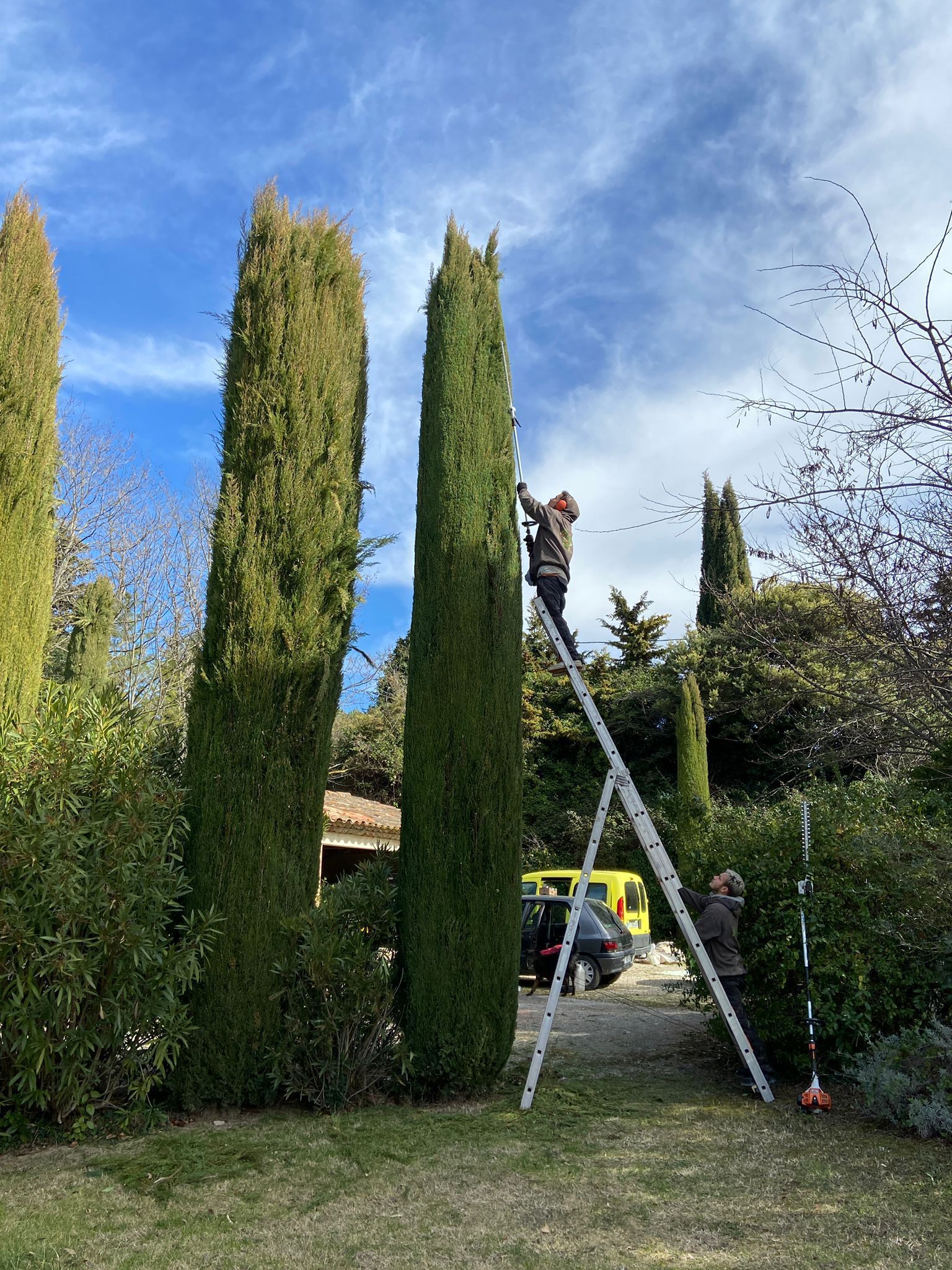 Access Vert paysagiste Aix en Provence pour taille tonte entretien et débroussaillage de votre jardin