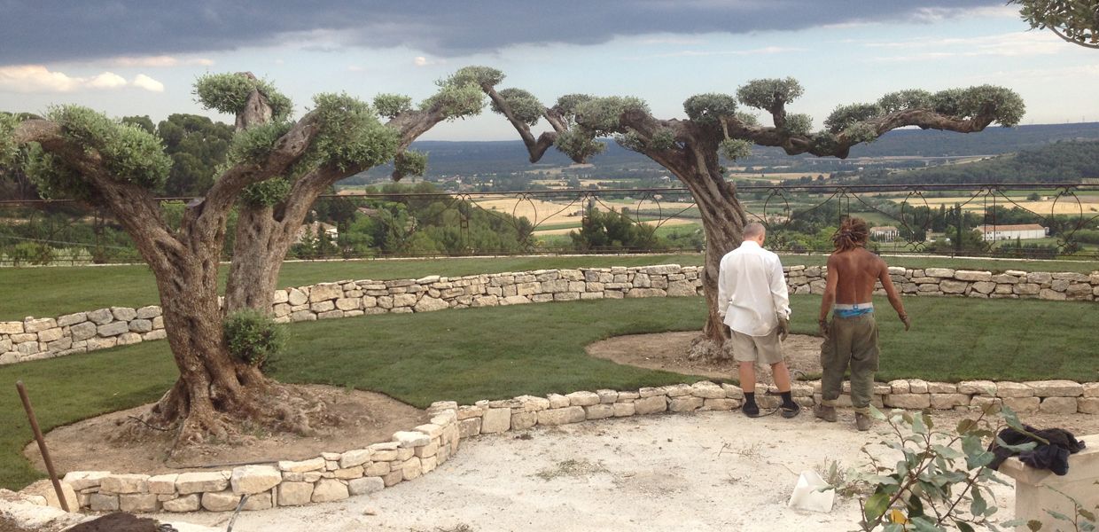 access-vert-apres-eguilles-pose-de-gazon-synthetique