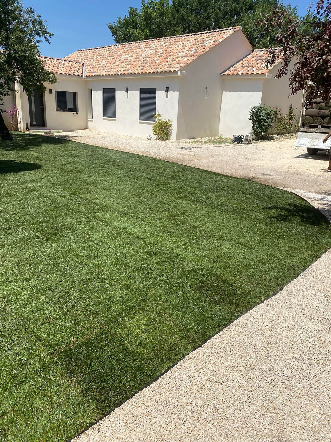 access-vert-eguilles-apres-pose-pelouse