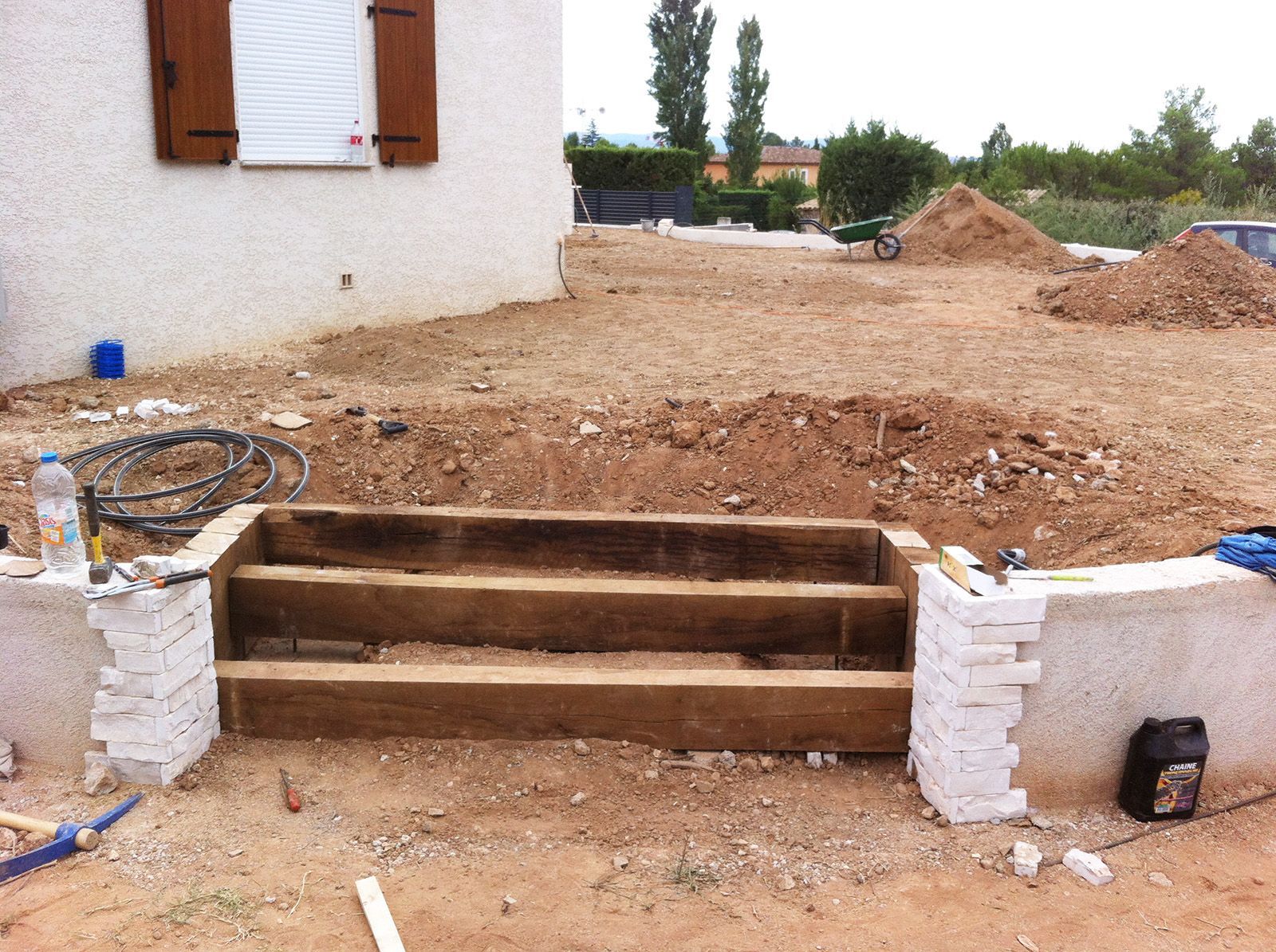 Access Vert paysagiste Aix en Provence pose de traverses