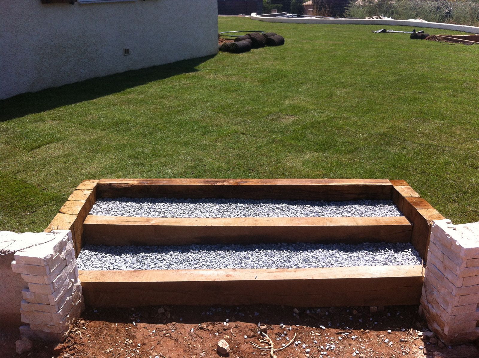 Access Vert paysagiste Aix en Provence pose de traverses