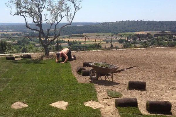 Access Vert réalisation de pose de pelouse - Avant et après