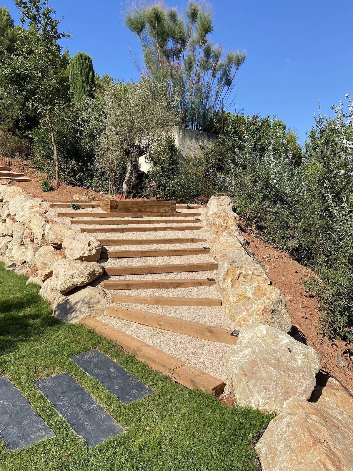 Access Vert paysagiste Aix en Provence pose de traverses