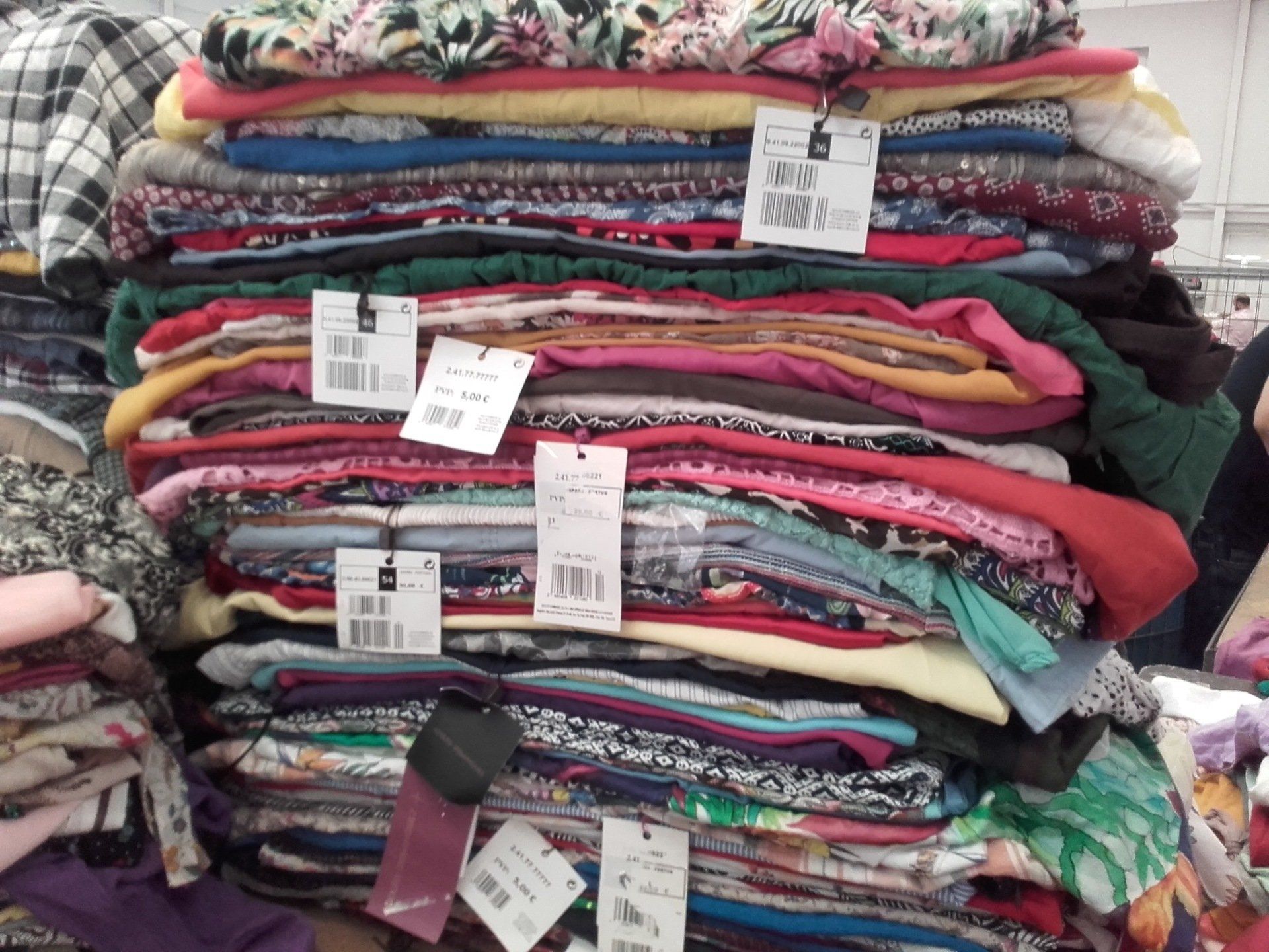 compra y venta y exportacion de moda y complementos de segunda mano ropa usada kilos. moda y complementos de ocasión a los mejores precios