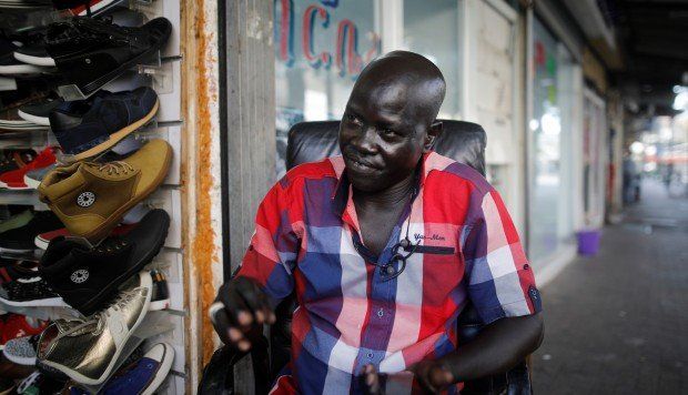 EMPRESA Compra venta Exportación en España especializada en 'ropa de segunda mano usada'zapatos usados bolsos juguetes cinturones moda y complementos pacas fardos de