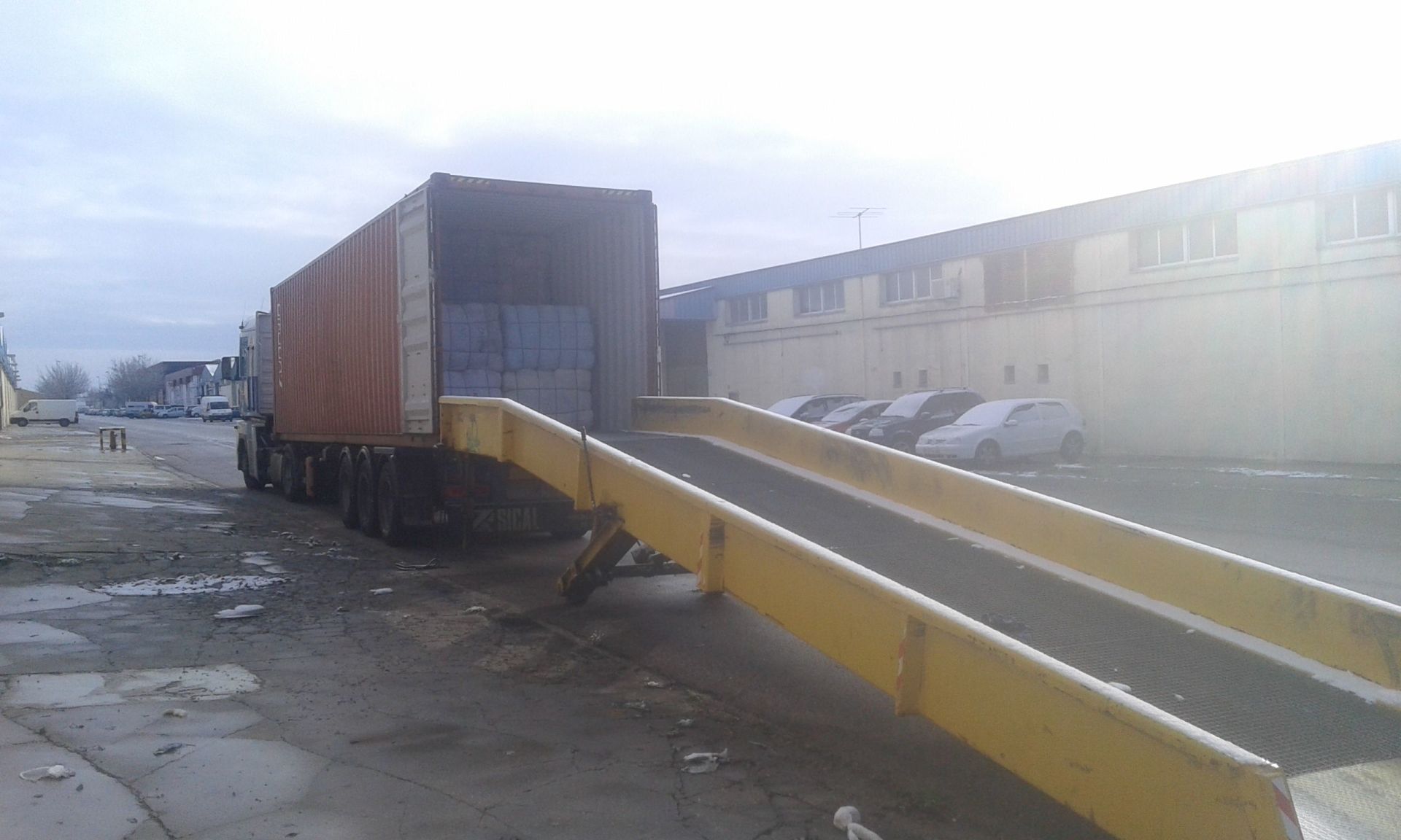 compra y venta y exportacion de moda y complementos de segunda mano ropa usada kilos. moda y complementos de ocasión a los mejores precios