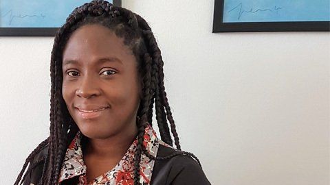 EMPRESA Compra venta Exportación en España especializada en 'ropa de segunda mano usada'zapatos usados bolsos juguetes cinturones moda y complementos pacas fardos de