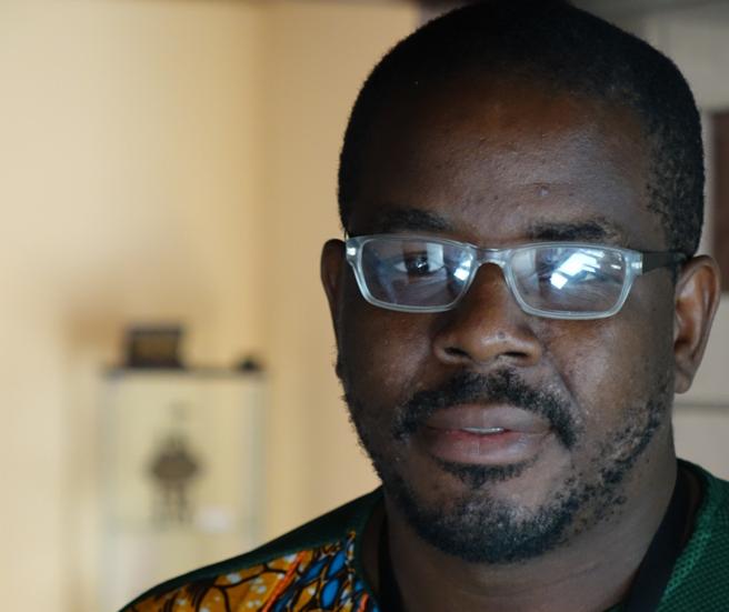 EMPRESA Compra venta Exportación en España especializada en 'ropa de segunda mano usada'zapatos usados bolsos juguetes cinturones moda y complementos pacas fardos de