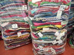 EMPRESA Compra venta Exportación en España especializada en 'ropa de segunda mano usada'zapatos usados bolsos juguetes cinturones moda y complementos pacas fardos de ropa de segunda mano usada