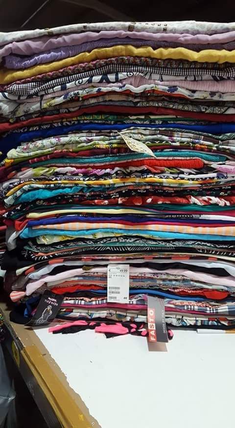 compra y venta y exportacion de moda y complementos de segunda mano ropa usada kilos. moda y complementos de ocasión a los mejores precios