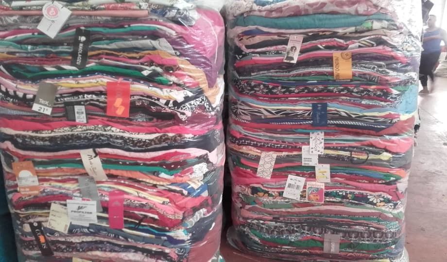 EMPRESA Compra venta Exportación en España especializada en 'ropa de segunda mano usada'zapatos usados bolsos juguetes cinturones moda y complementos pacas fardos de ropa de segunda mano usada