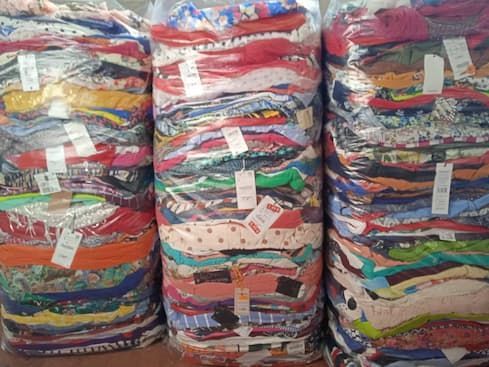 EMPRESA Compra venta Exportación en España especializada en 'ropa de segunda mano usada'zapatos usados bolsos juguetes cinturones moda y complementos pacas fardos de ropa de segunda mano usada