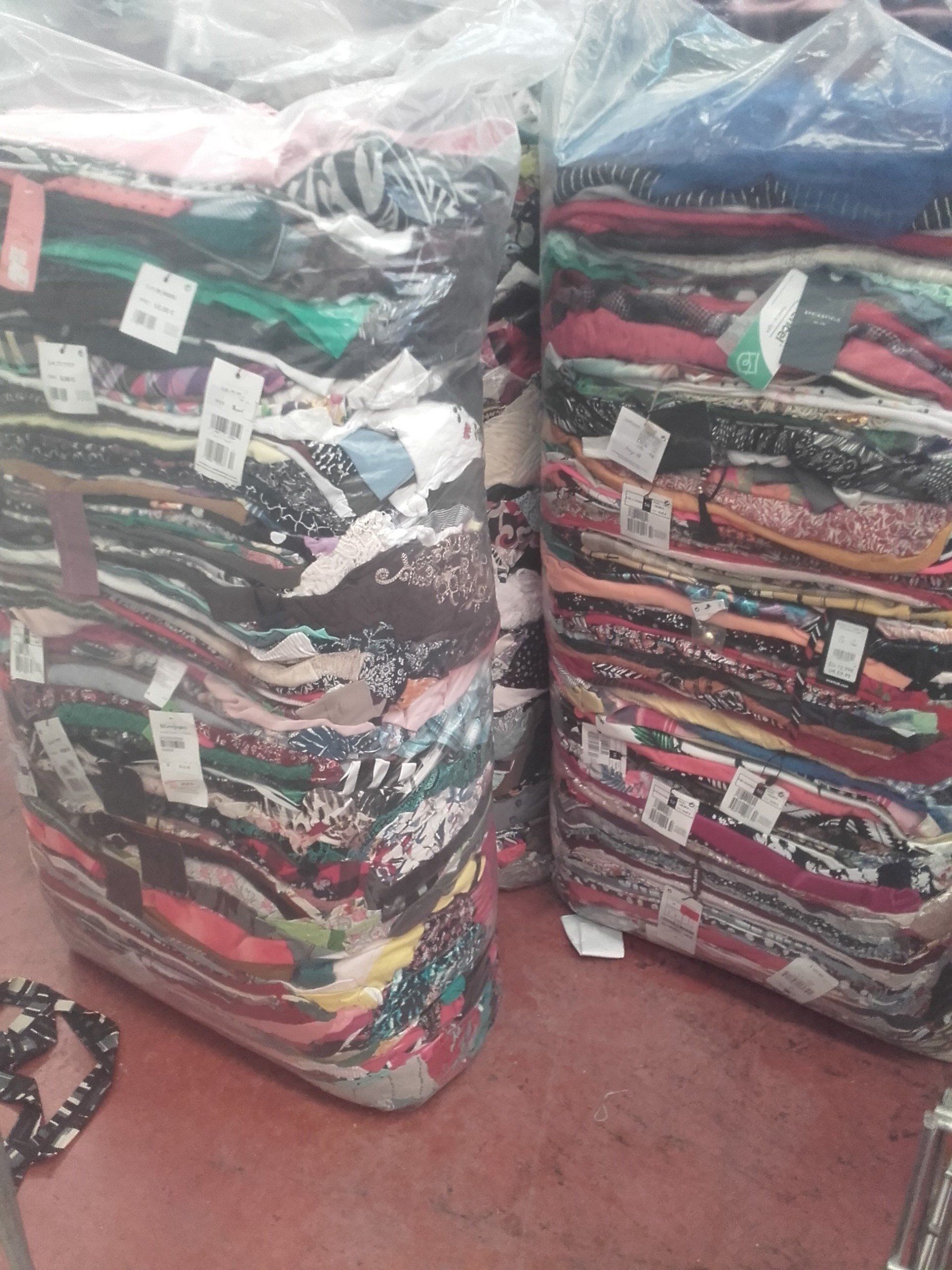 compra y venta y exportacion de moda y complementos de segunda mano ropa usada kilos. moda y complementos de ocasión a los mejores precios