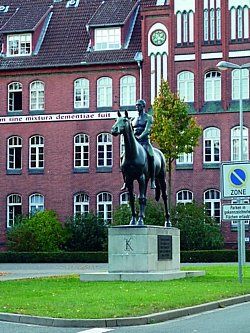 Schlieffenkaserne - Der bronzene Reiter.