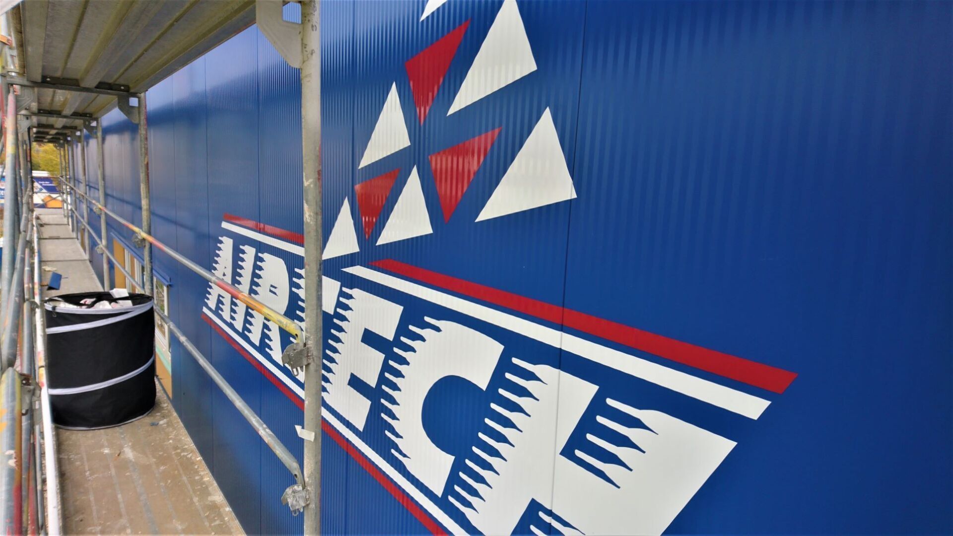 Fassadenbeschriftung Airtech Tuttlingen Möhringen