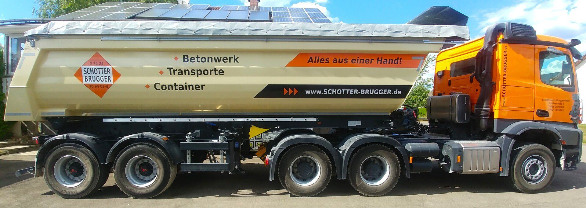 Beschriftung LKW Muldenkipper mit Zugfahrzeug Schotter Brugger Dürbheim