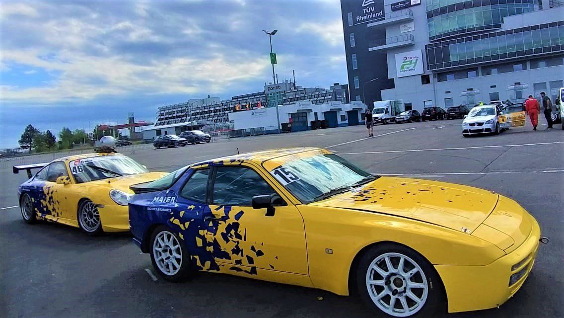 Porsche zweifarbig vollfoliert.