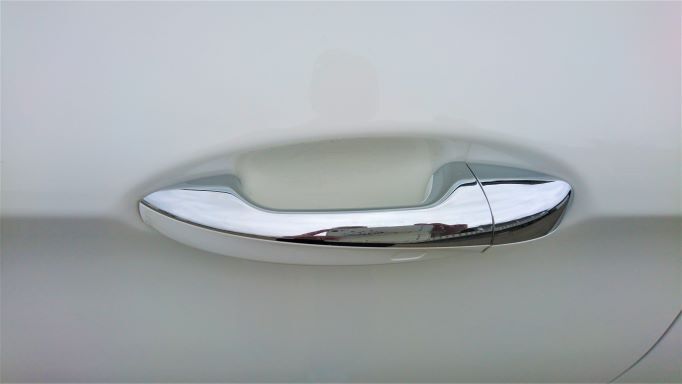 Türgriffmulde mit Lackschutzfolie beklebt.