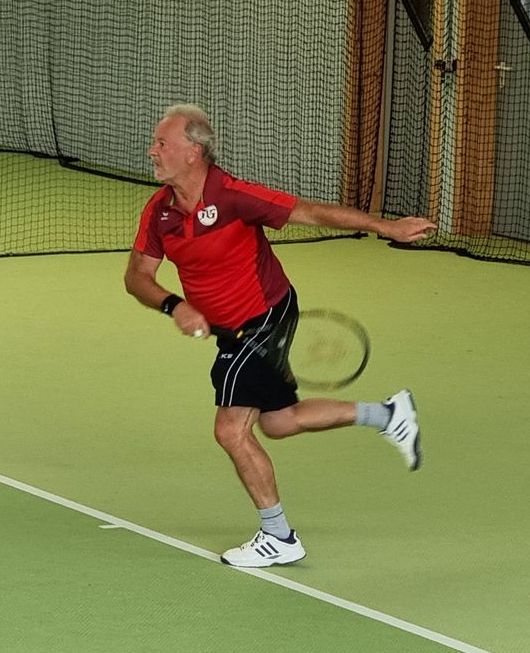 Peter spielt gerne in der Halle