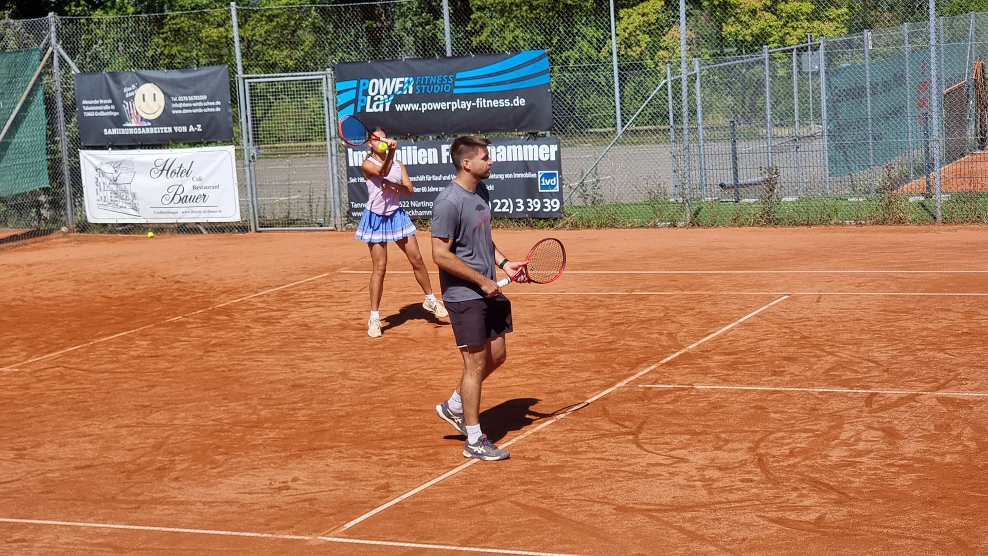 MIXED: Die Favoriten marschieren durch