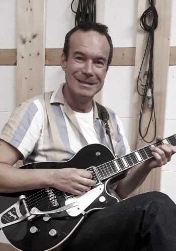 Axel Praefcke - elektrisch verstärkte Gitarre, Schlagzeug