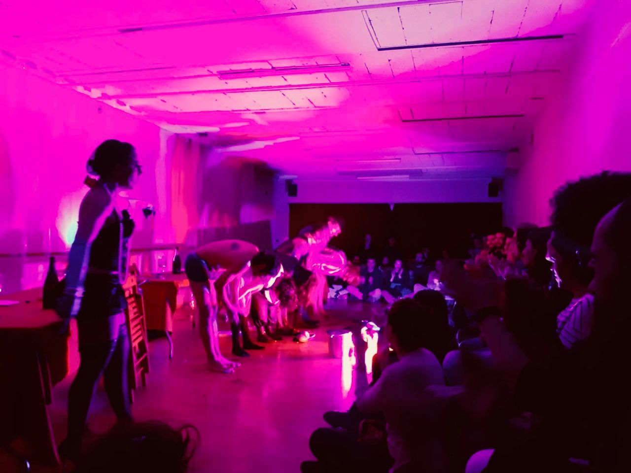 Performance HamletMachine, Barcelona 2020 Physical Theatre Ausbildung und nebenberufliches Studium in Köln