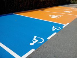 Place PMR et place famille Place PMR et place famille