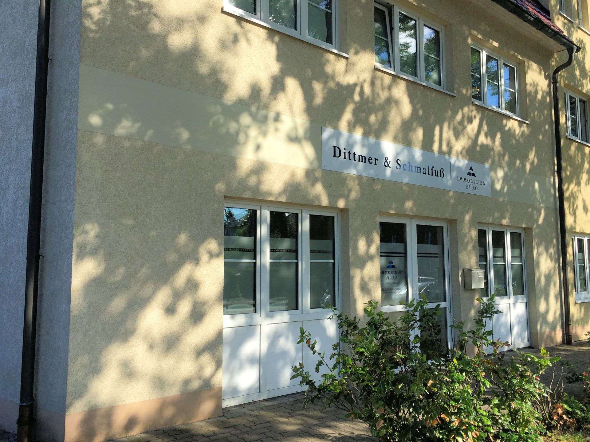 Immobilienbüro Katrin Schmalfuß, Hattwichstr. 83, 16548 Glienicke