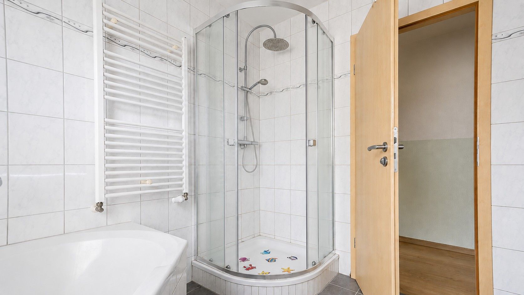 Bad mit Dusche