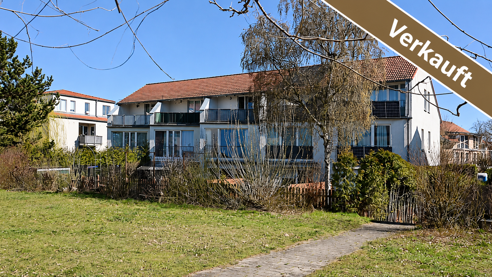 Helles Wohnzimmer einer verkauften Eigentumswohnung in Berlin-Niederschönhausen