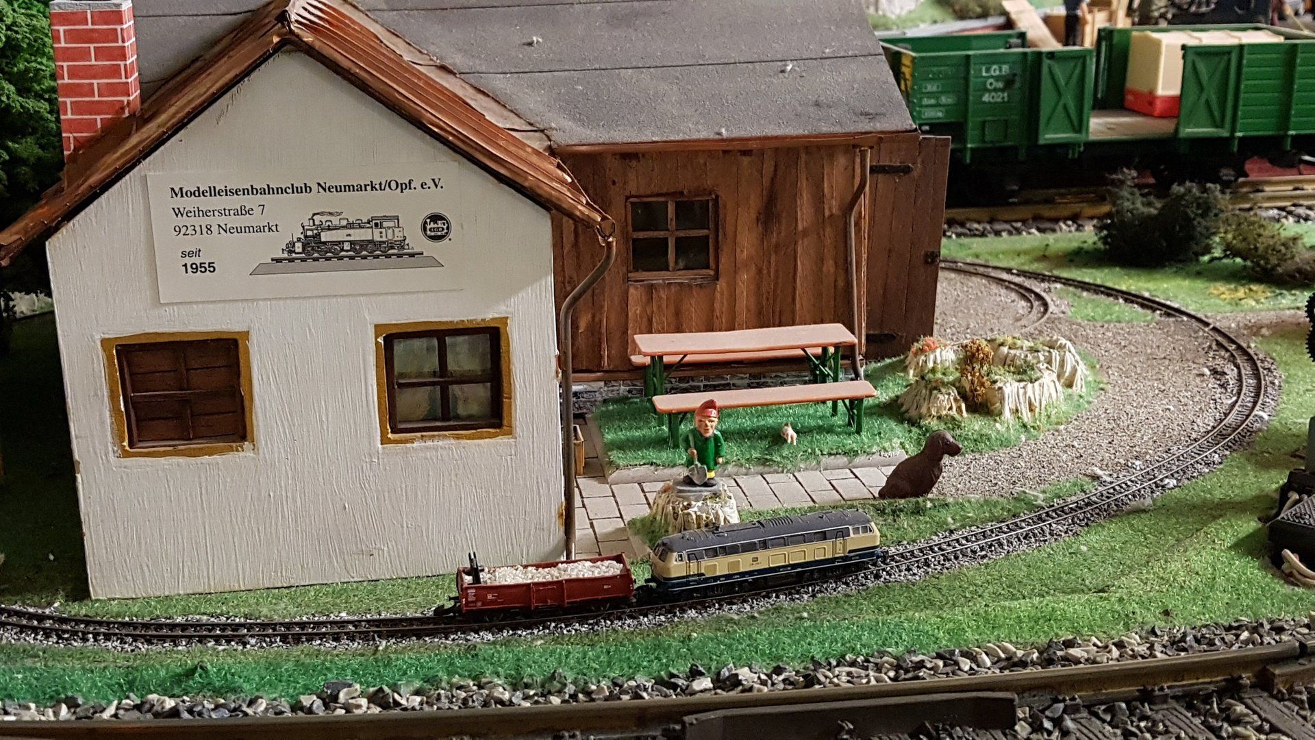 Gartenbahn (Spur Z) auf der 10 Meter Spur G Anlage Gartenbahn (Spur Z) auf der 10 Meter Spur G Anlage