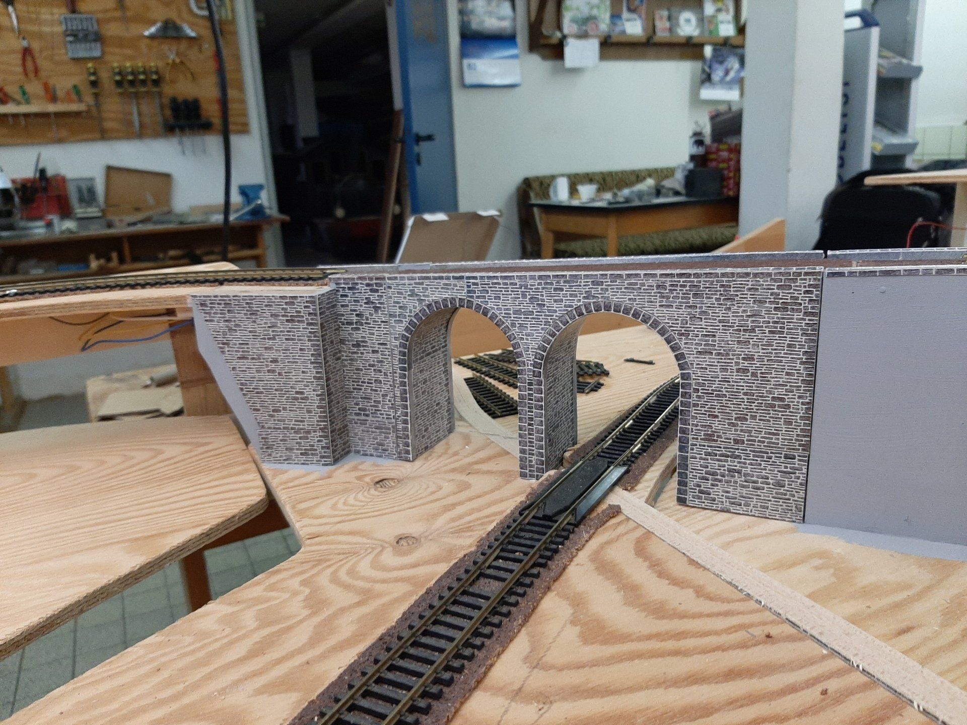 Stand: 14.04.2021 fast fertiges Viadukt