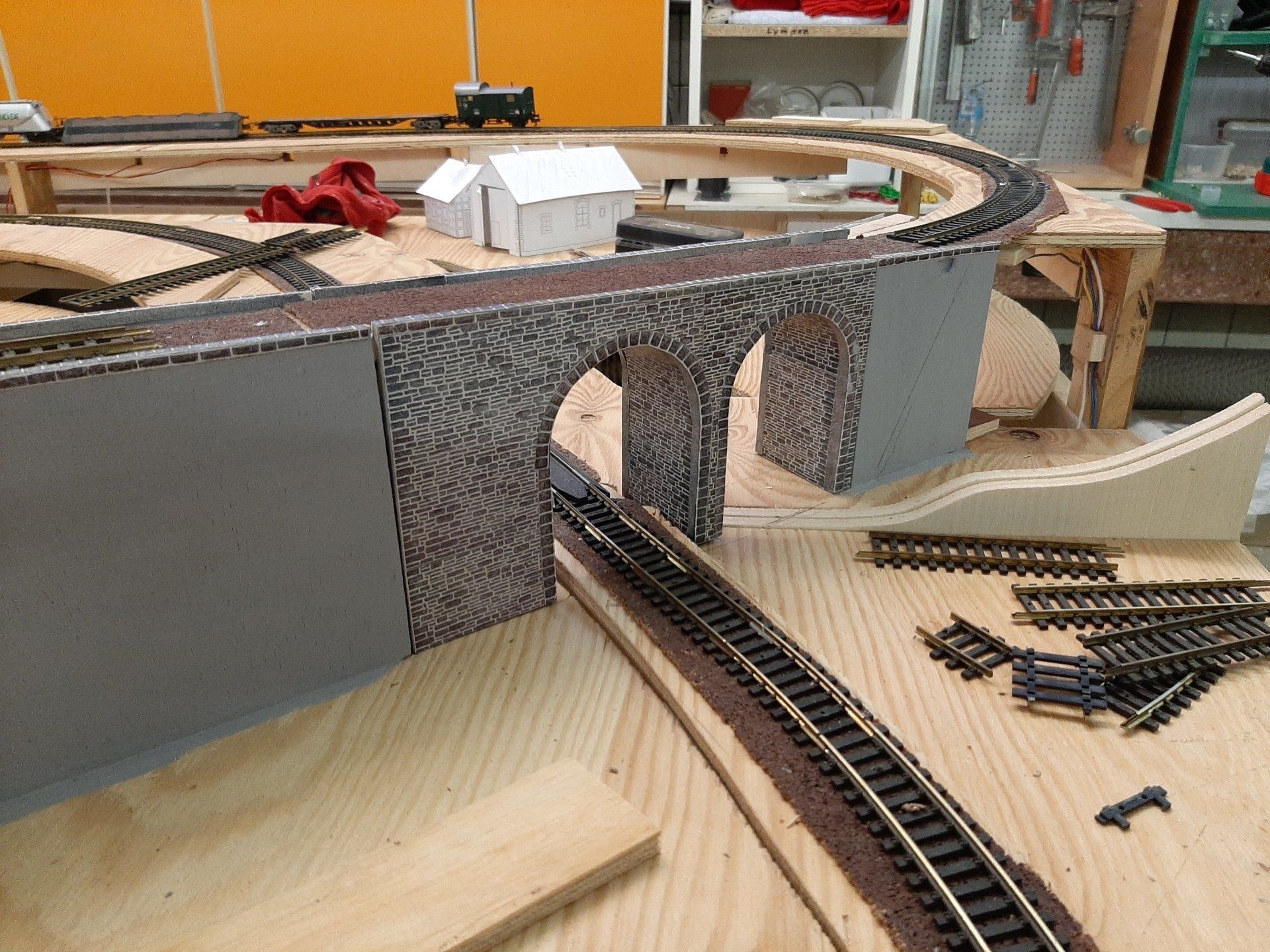 Stand: 14.04.2021 fast fertiges Viadukt