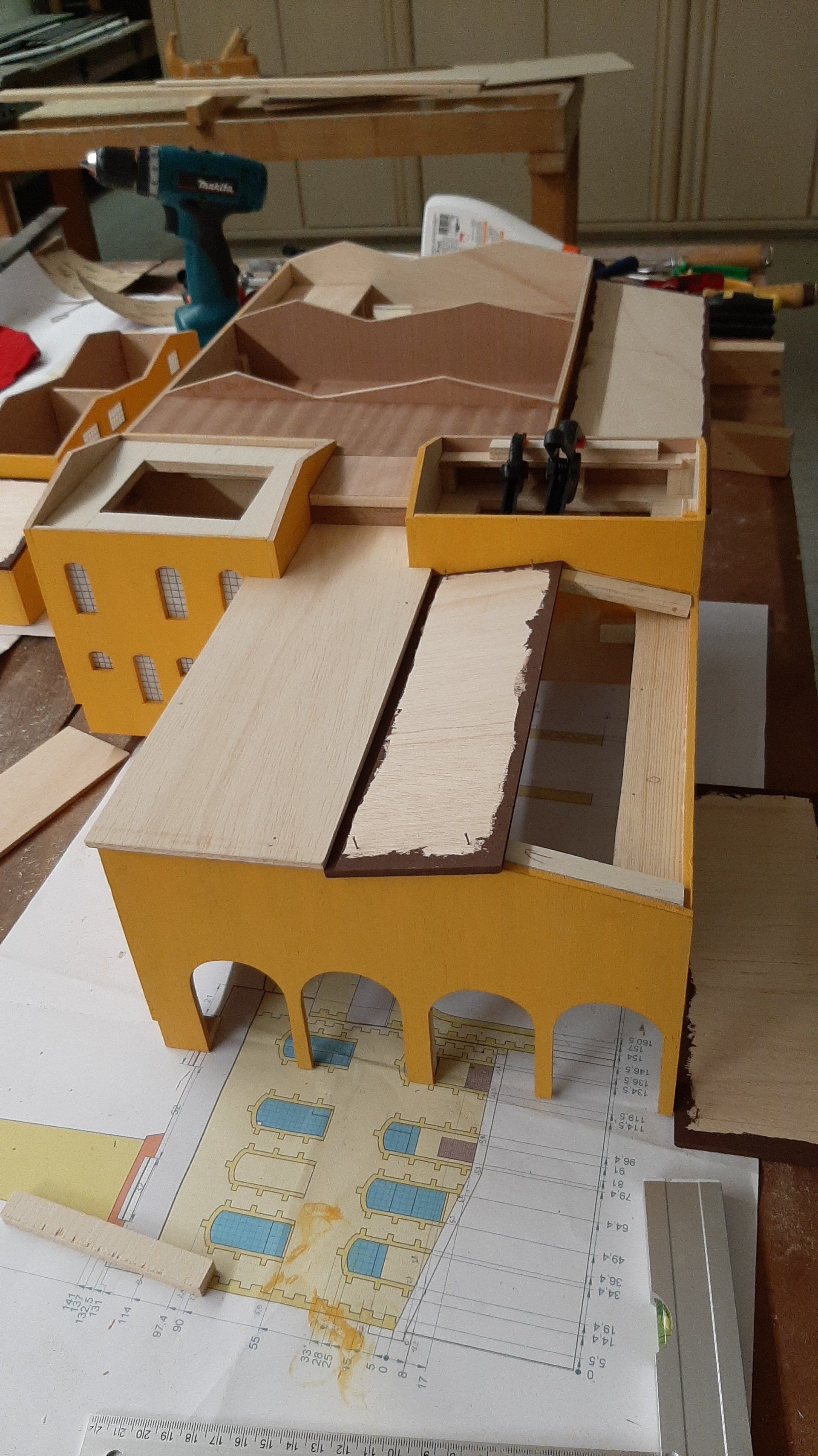 26.11.2021 Beginn des Dachbaues