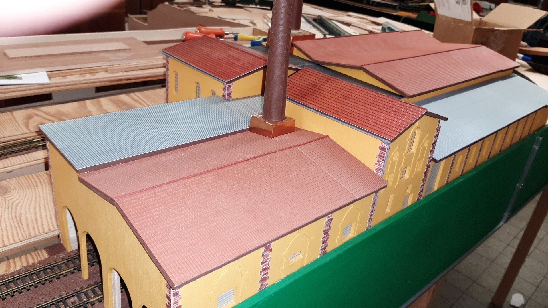 Stand: 17.02.2022 das Gebäudes ist jetzt fertig und auf der Anlage