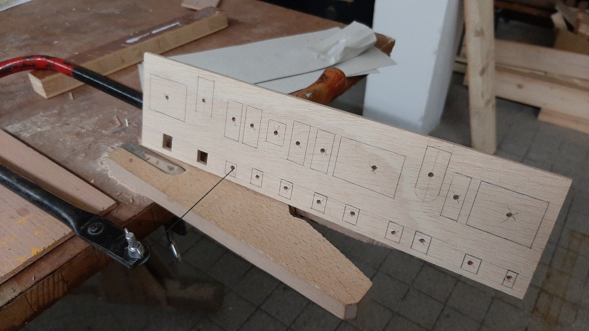 Stand: 04.03.2022 Fenster aus den Seitenteilen werden ausgeschnitten