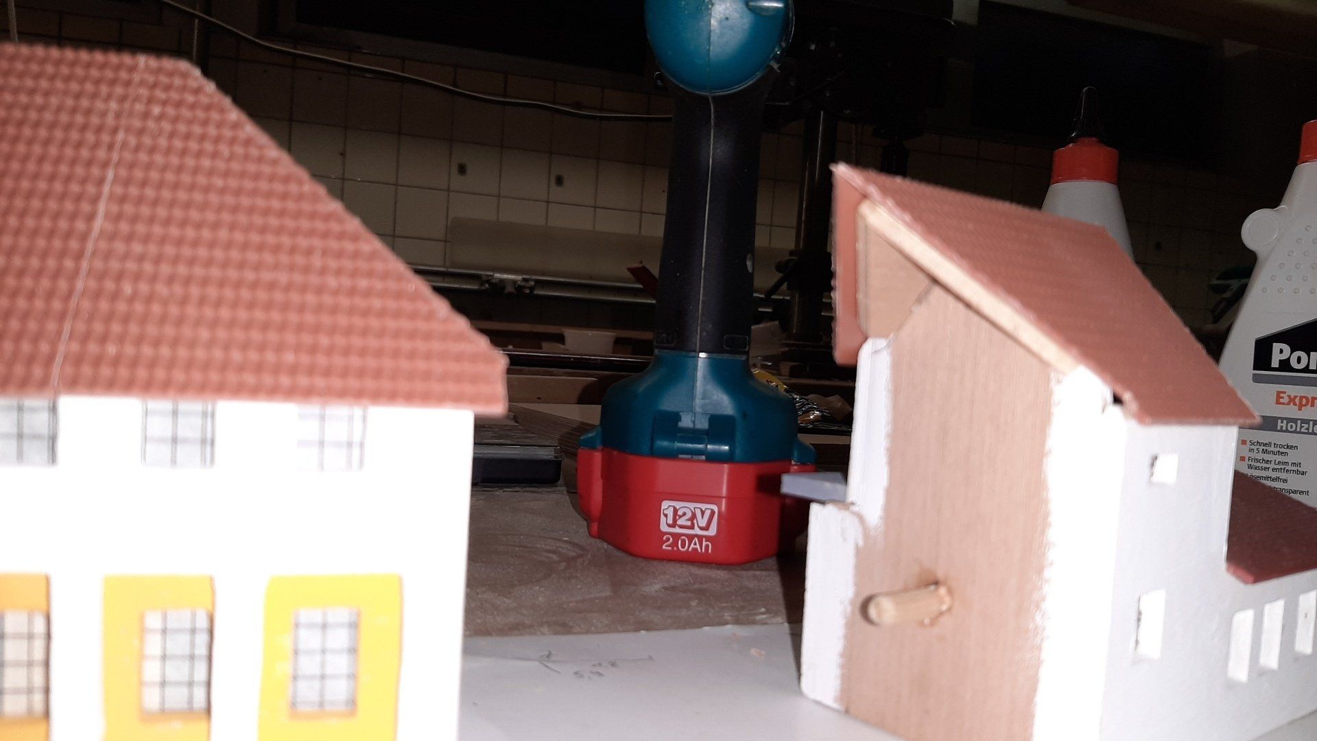 Stand: 19.04.2022 Mittel- und Seitenteil aus zwei Teilen zum Zusammenstecken