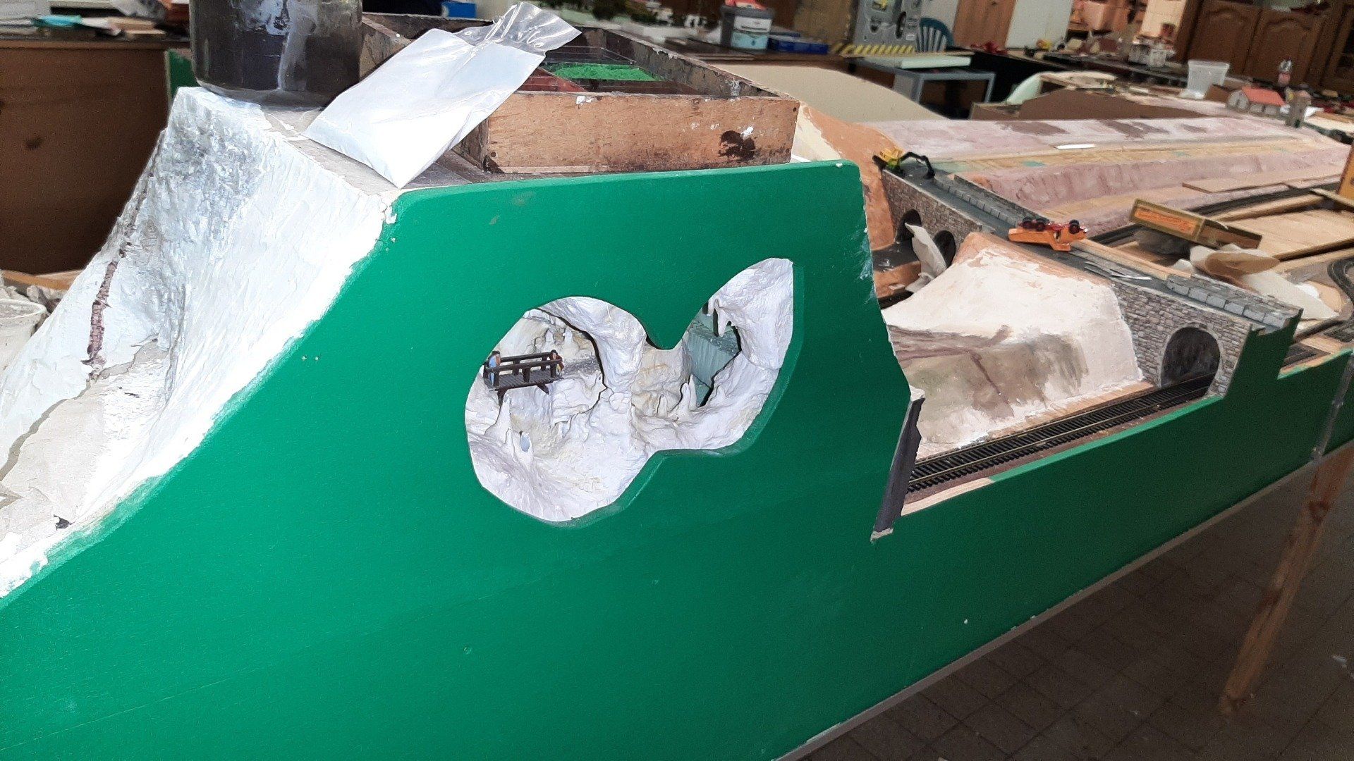 Stand: 19.04.2022 Tropfsteinhöhle eingepasst.