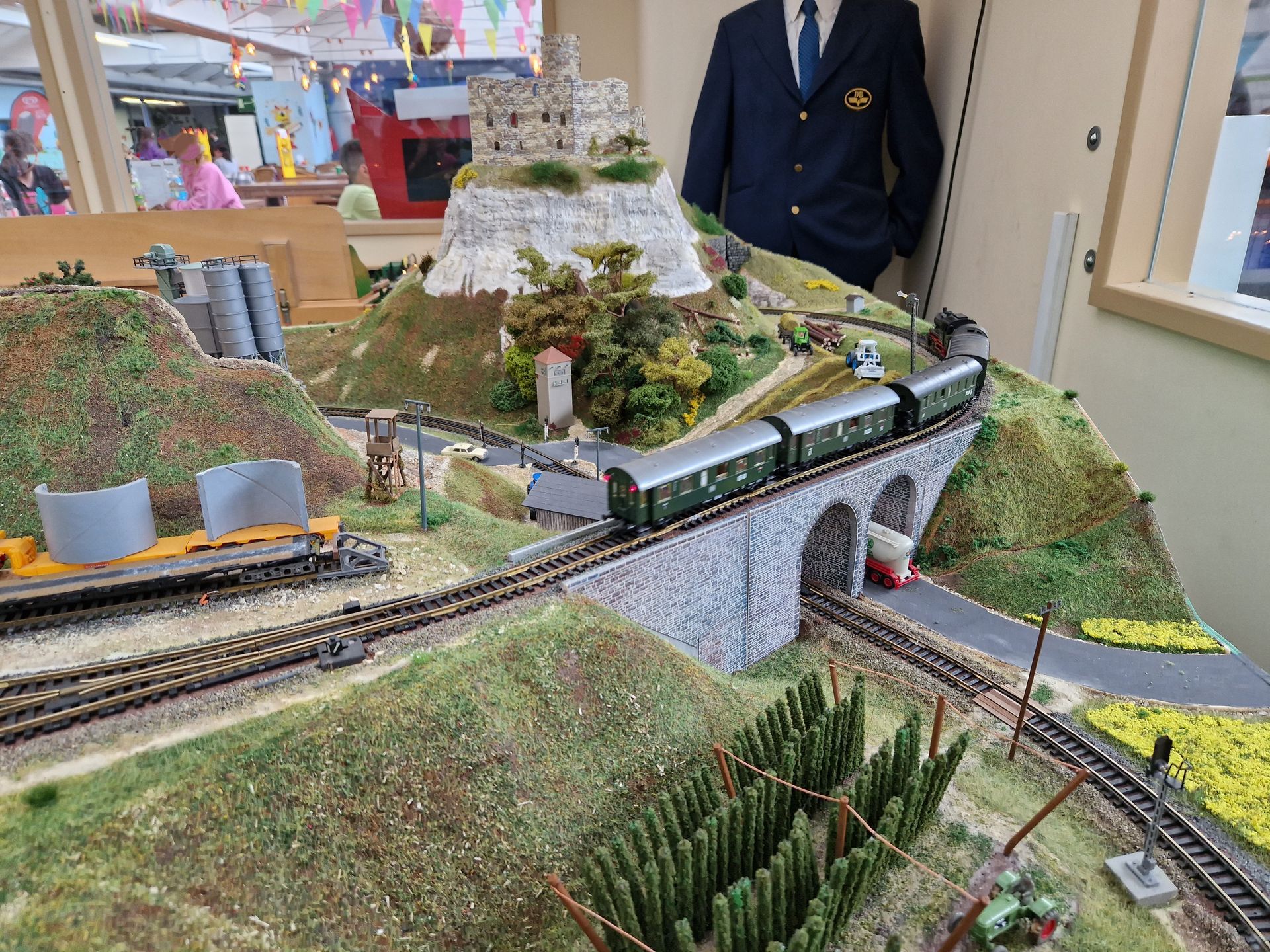 Viadukt und Burgruine