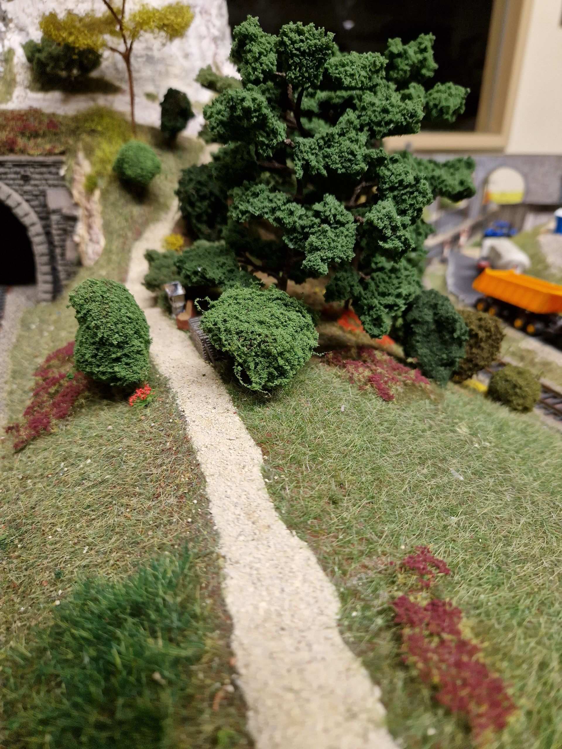 Feldweg zur Burgruine