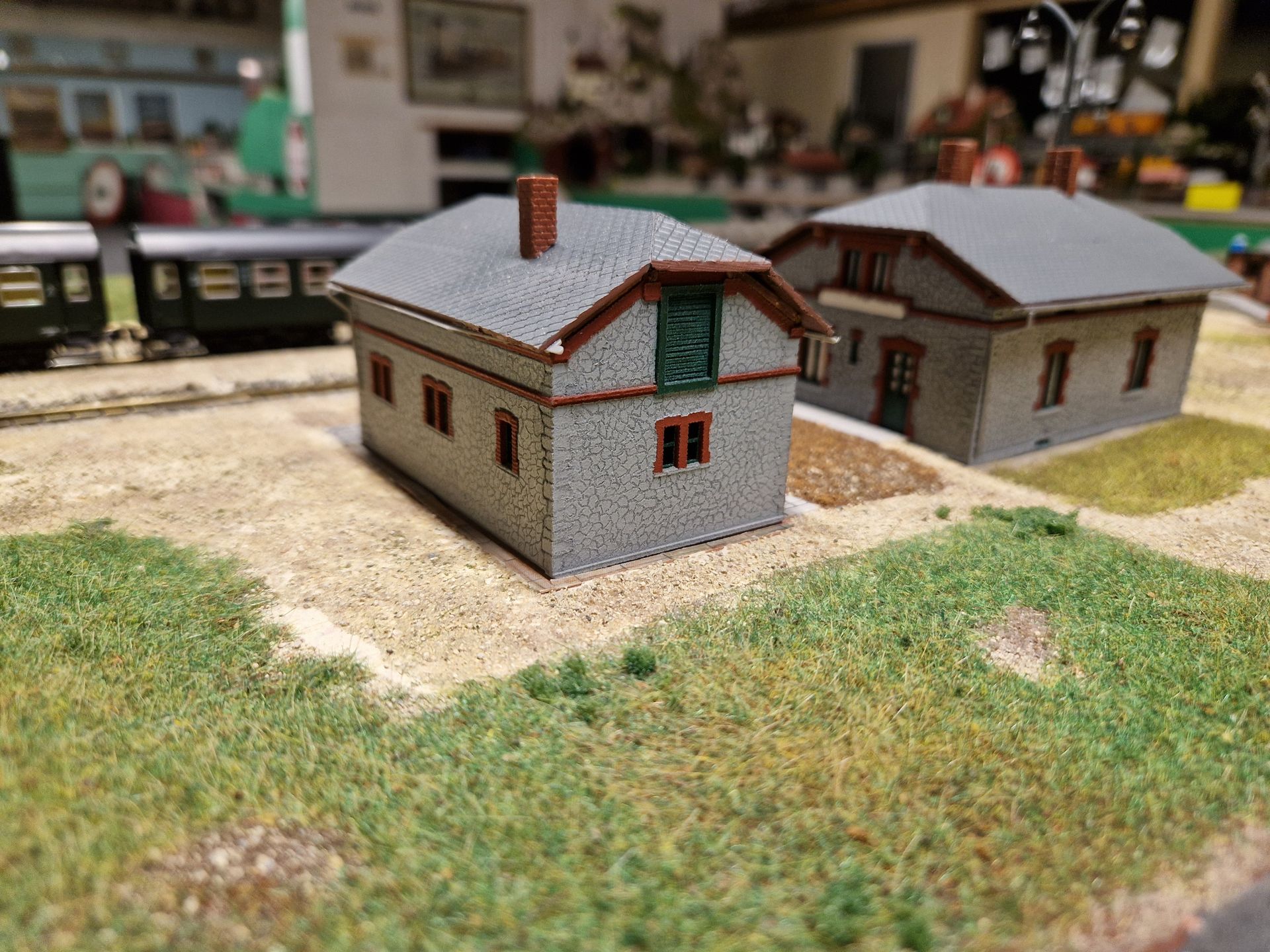 Bahnhof Greißelbach und Nebengebäude - Straßenseite