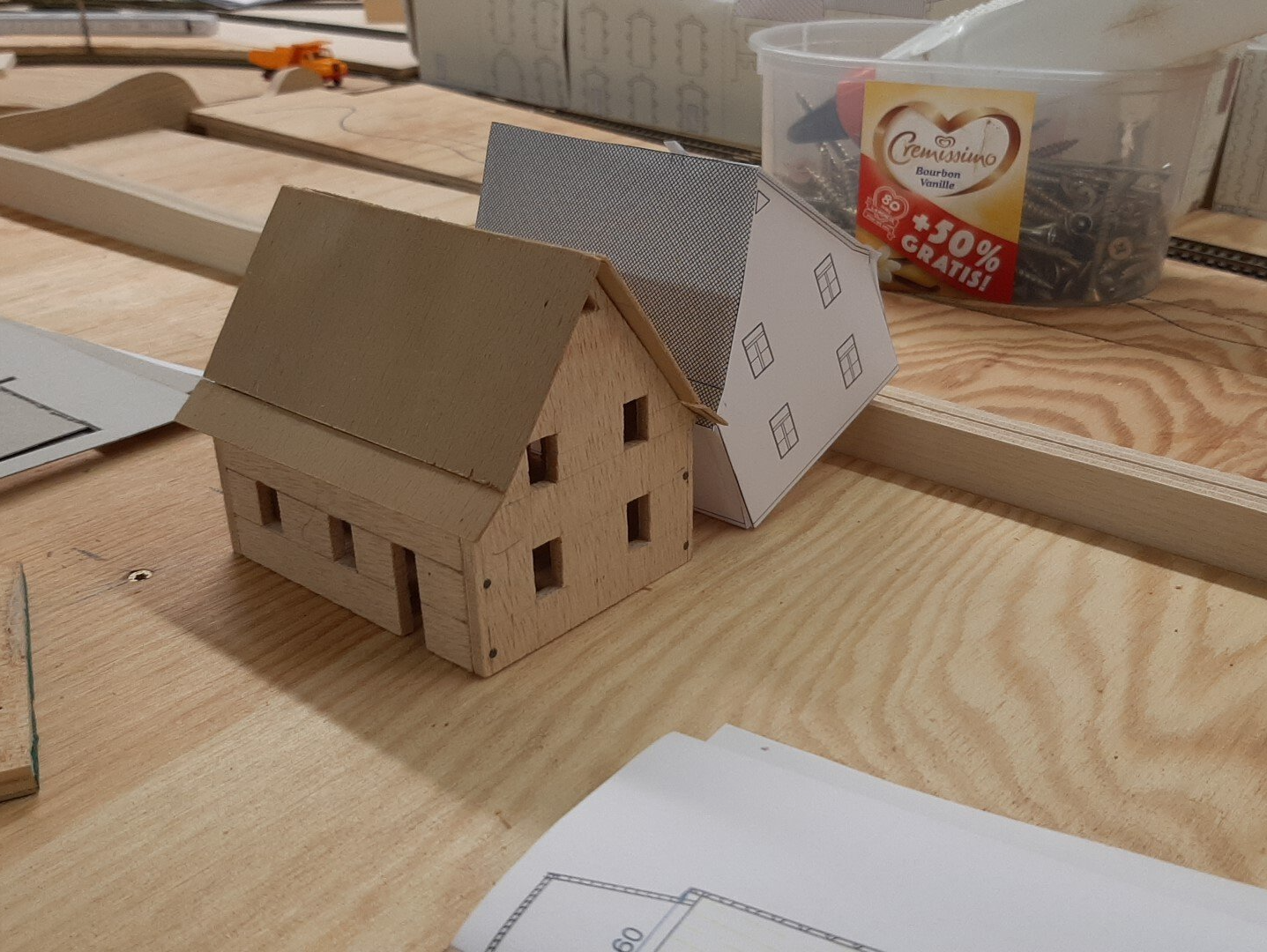 Stand: 23.12.2020 Das erste Probehaus ist fertiggestellt Stand: 23.12.2020