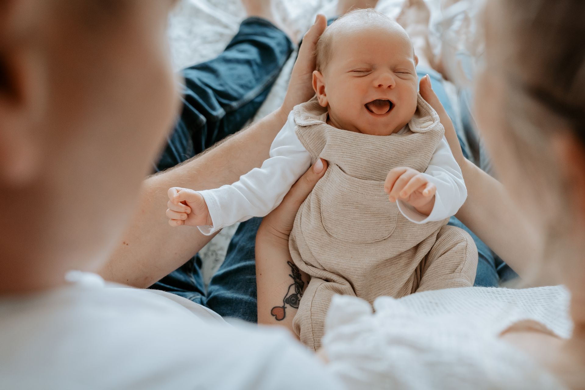 Mama, Baby, Neugeborenes, Newborn, Homestory, Liebe, Altlandsberg, Märkisch Oderland, Fotografen, Familie
