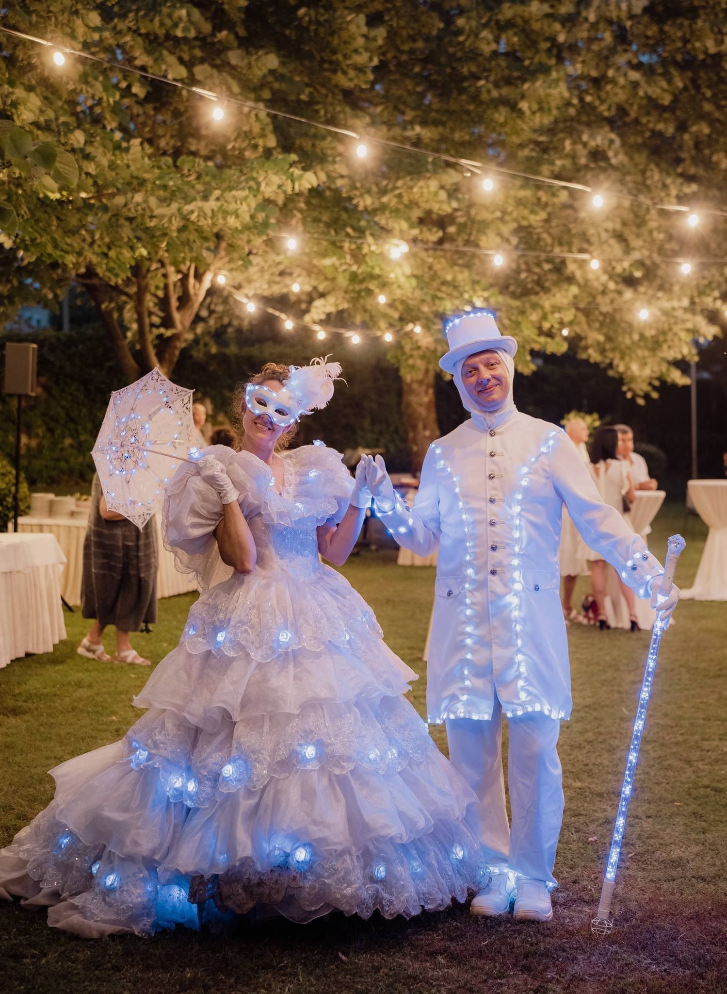 PARATA LUMINOSA , ANIMAZIONE ITINERANTE, ANIMAZIONE PER MERACTINI DI NATALE, ANIMAZIONE PER NOTTI BIANCHE