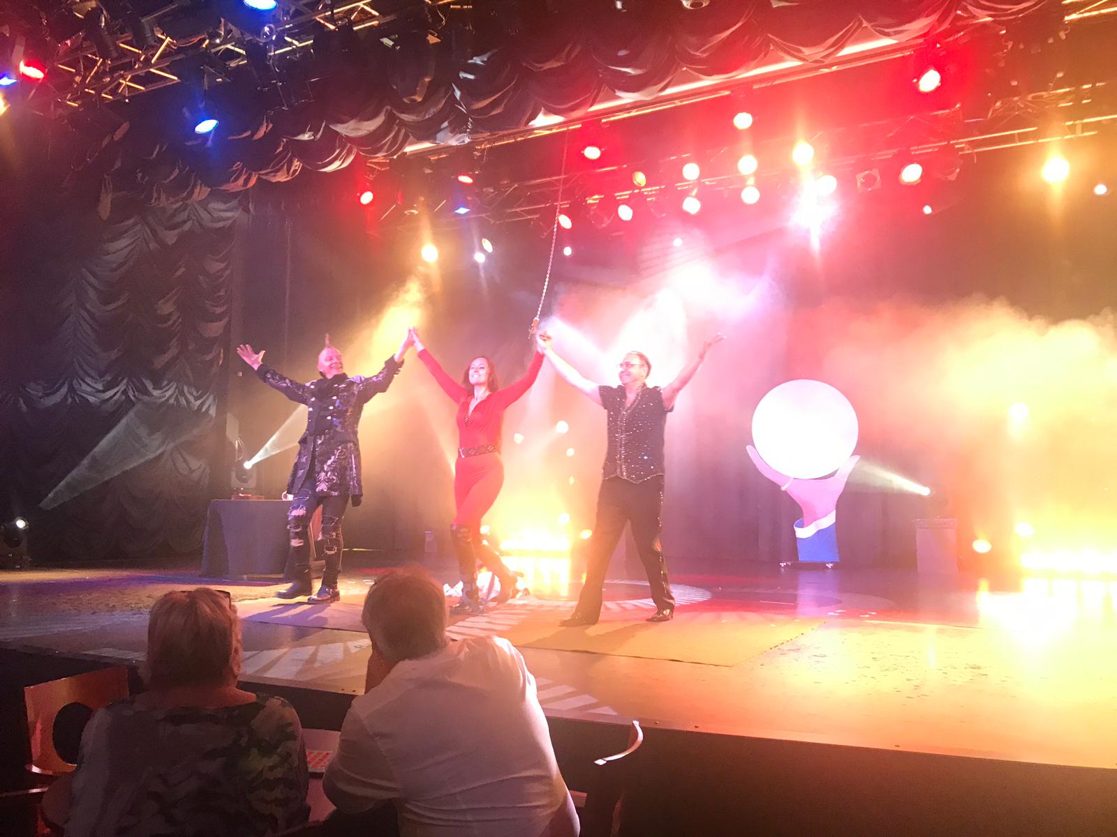 spettacolo di magia per grandi palchi, spettacolo di illusionismo, artisti professionisti