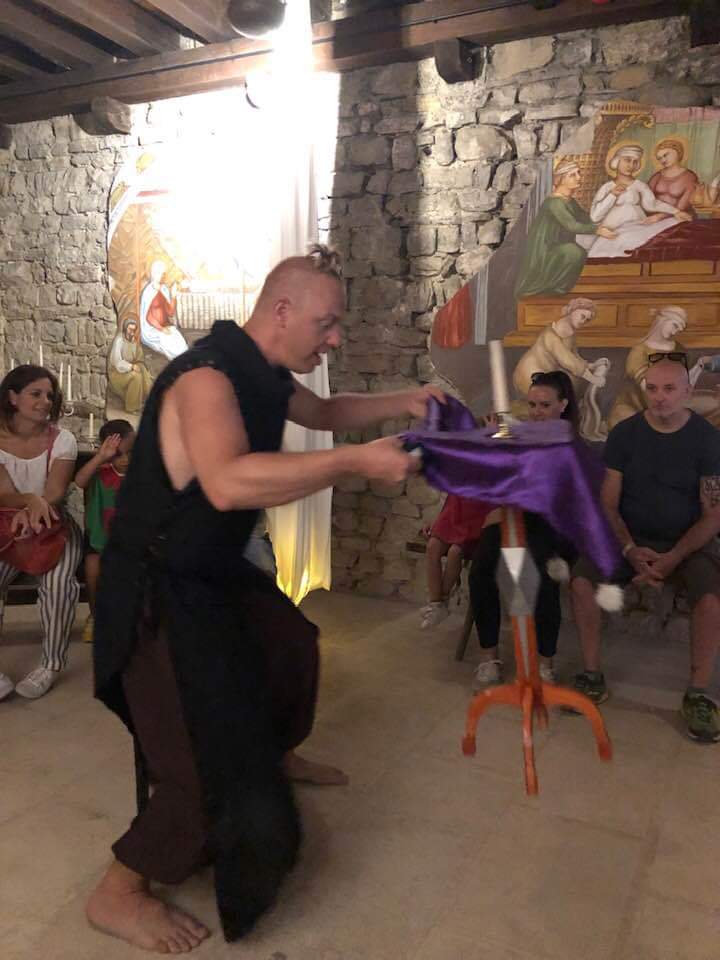 SPETTACOLO DI MAGIA PER FAMIGLIE
