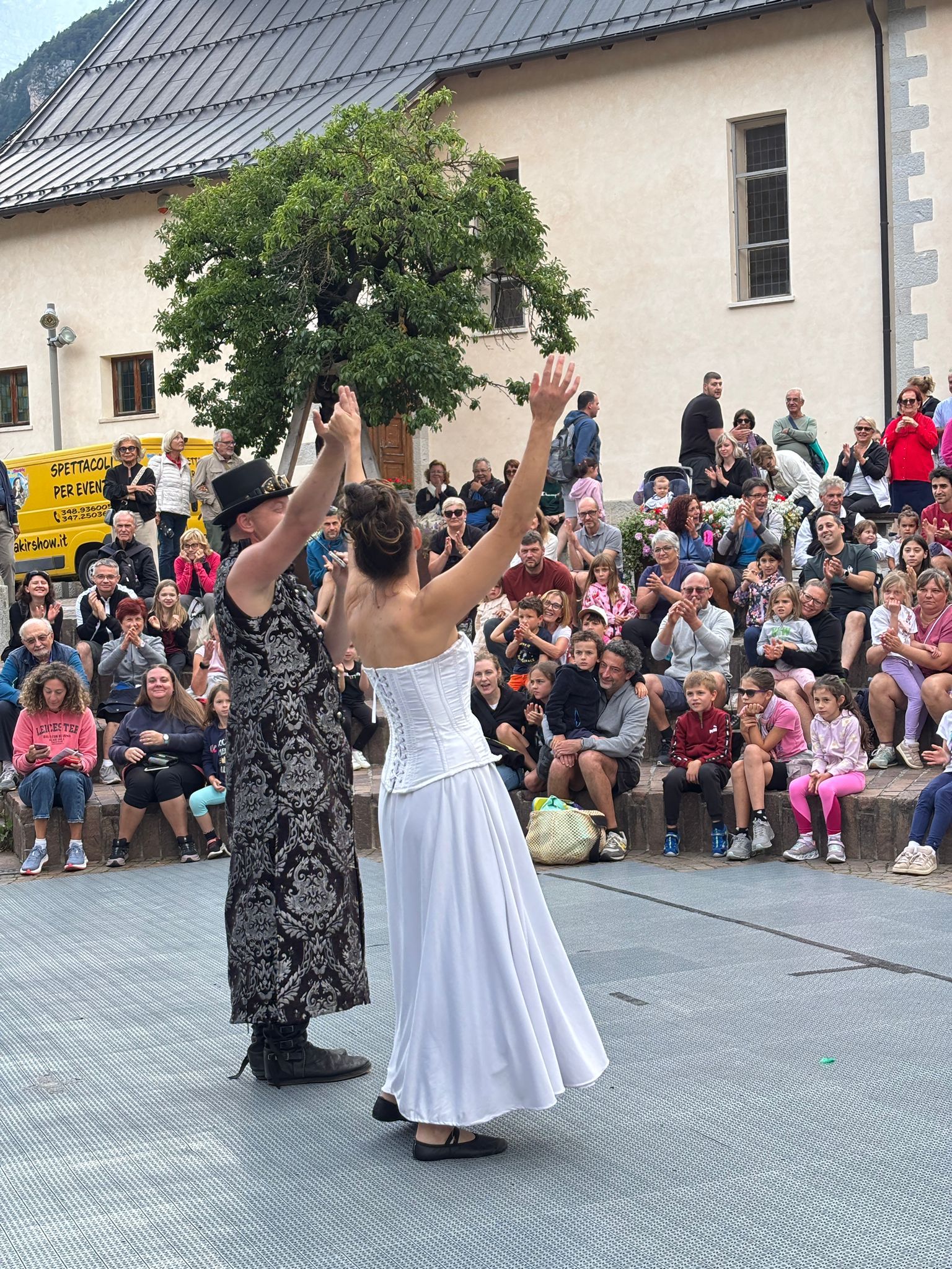 spettacolo commedia clown, animazione comica, spettacolo con palloncini, truccabimbi