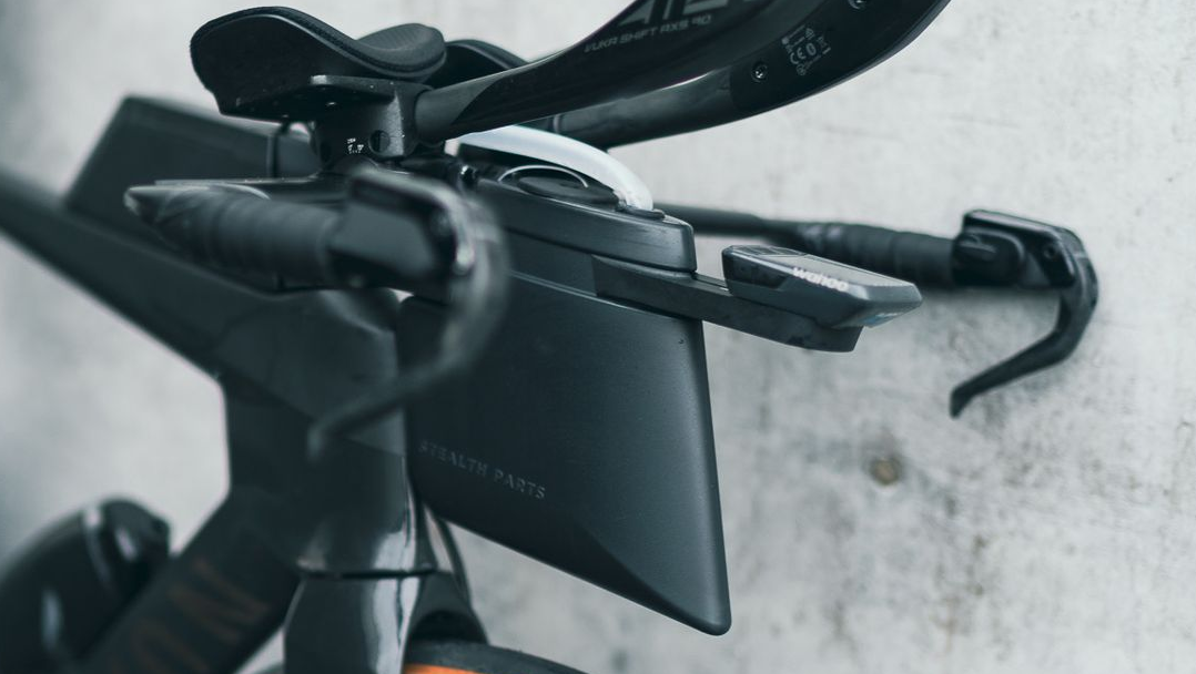 Système d’hydratation aero BTA pour triathlon et vélo TT - www.stealth-parts.com/fr